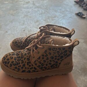 Women 9 uggs. Wore once.